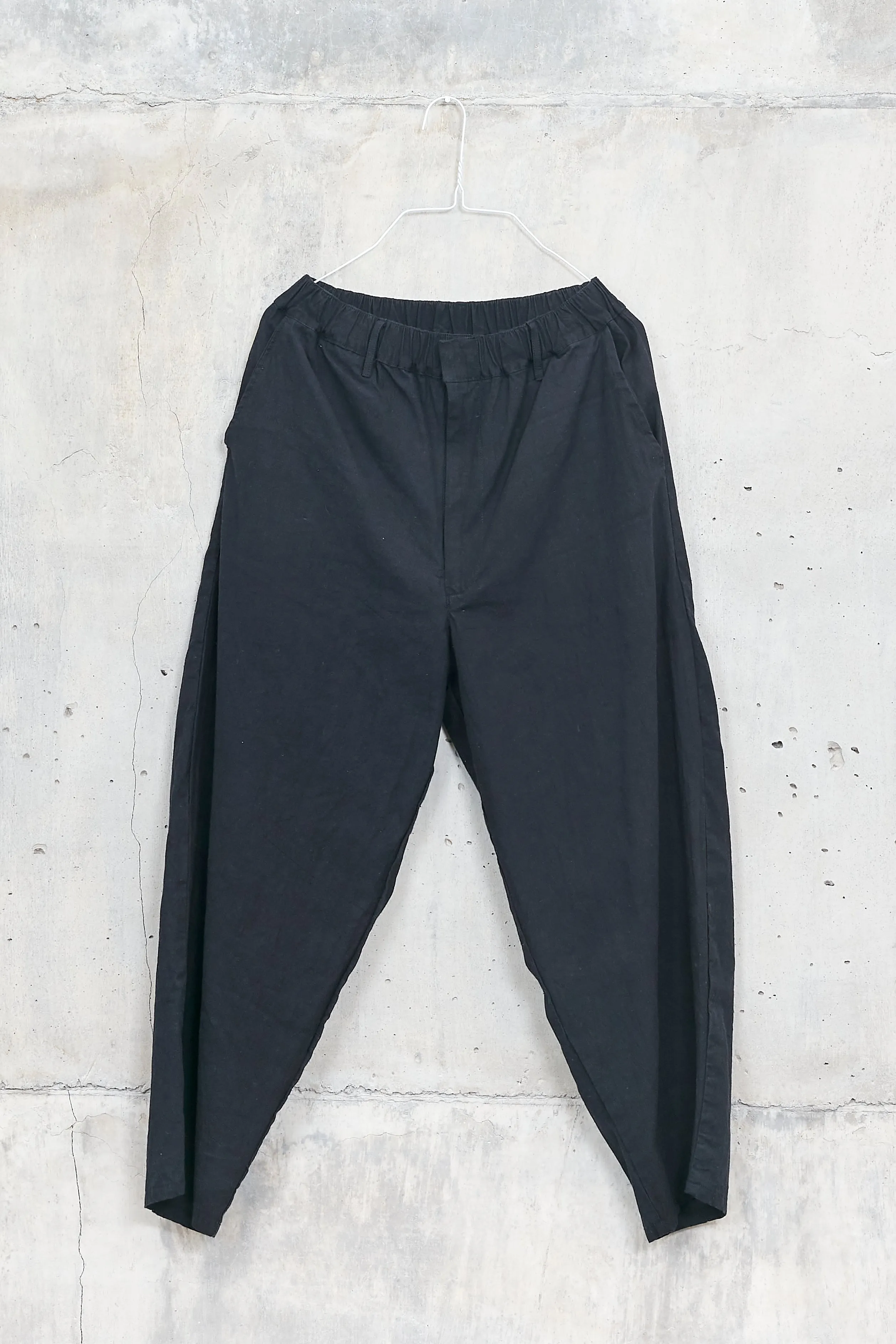 ANDA  [ flow ] - loose fit men trousers blacu cotton