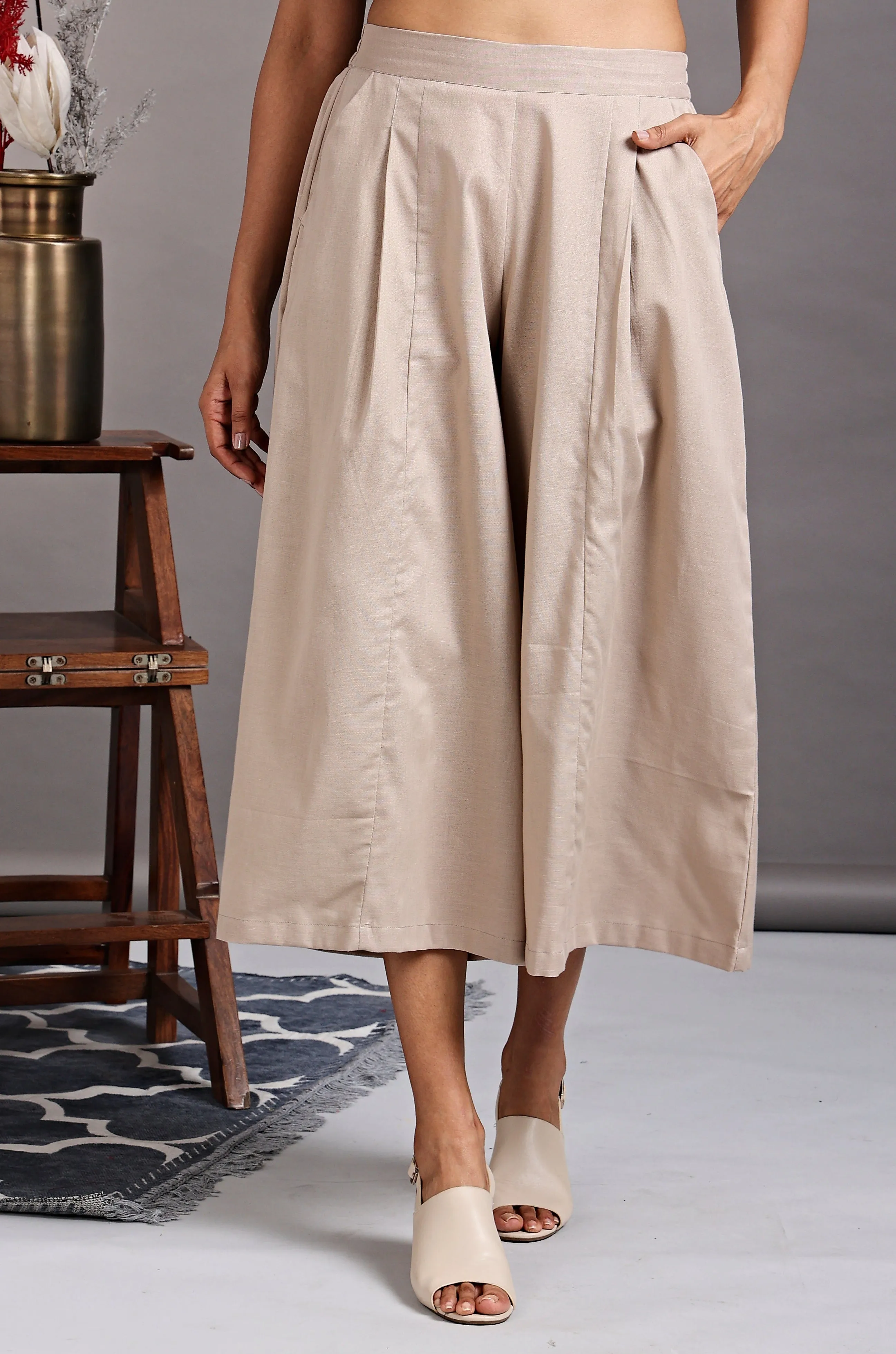 box pleated culotte - beige linen