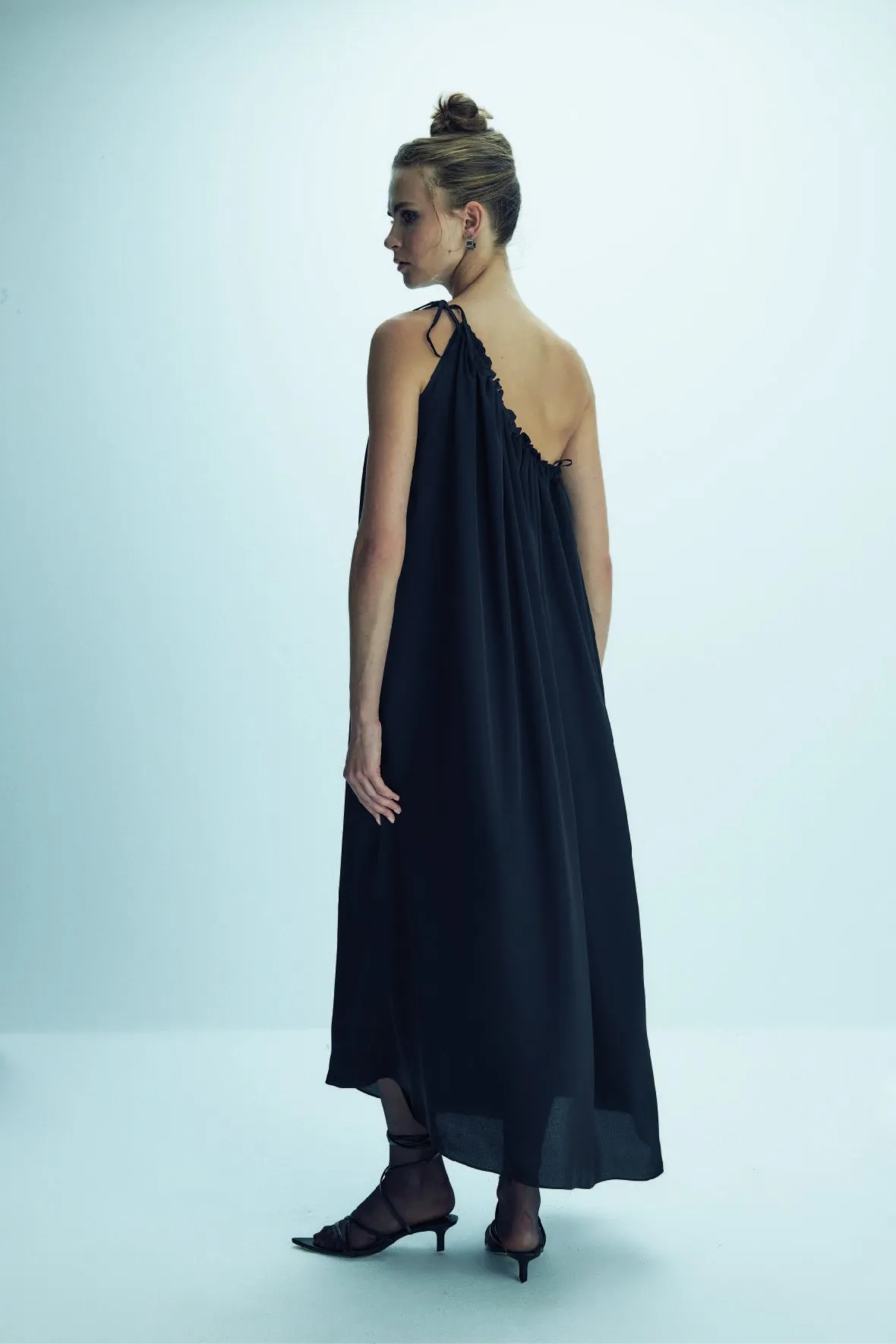 Chrissy One-Shoulder Maxi Dress in Black