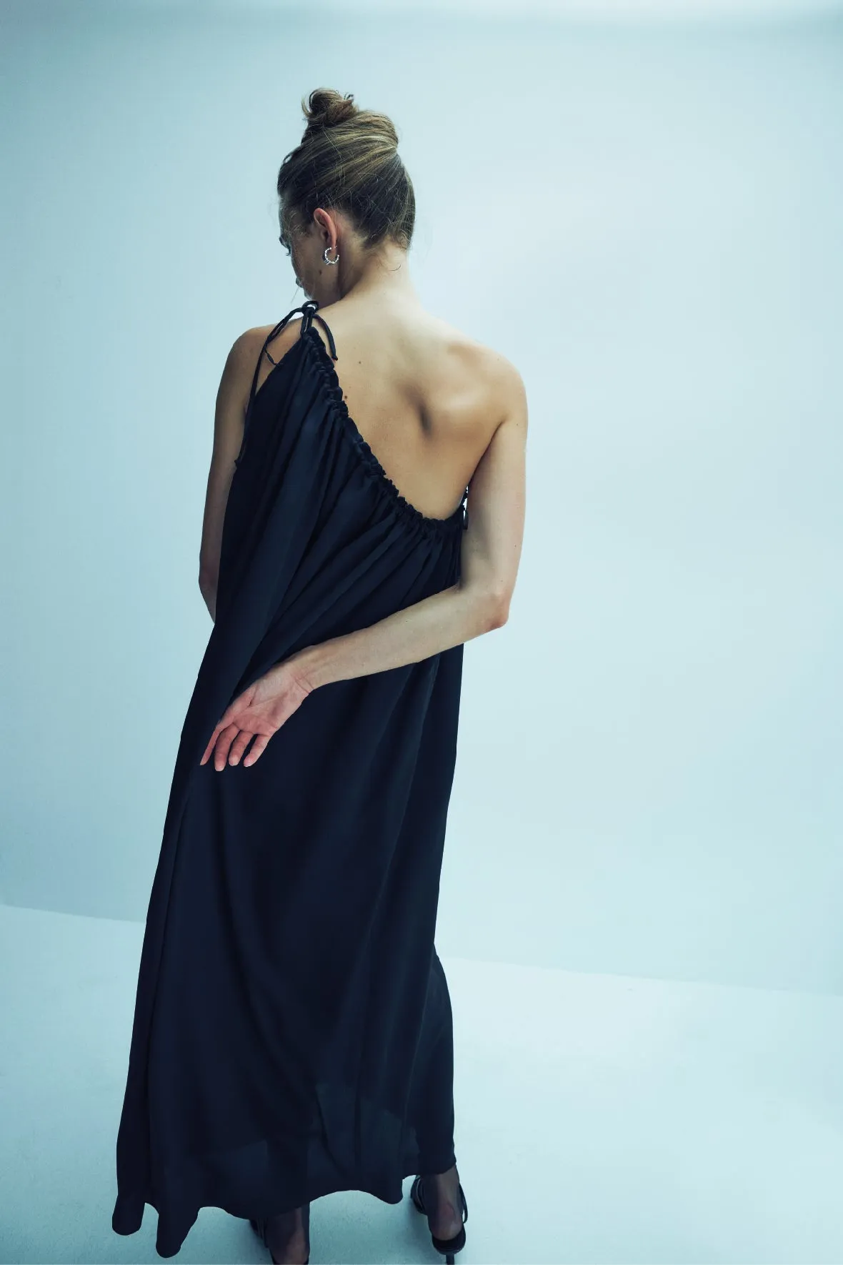 Chrissy One-Shoulder Maxi Dress in Black