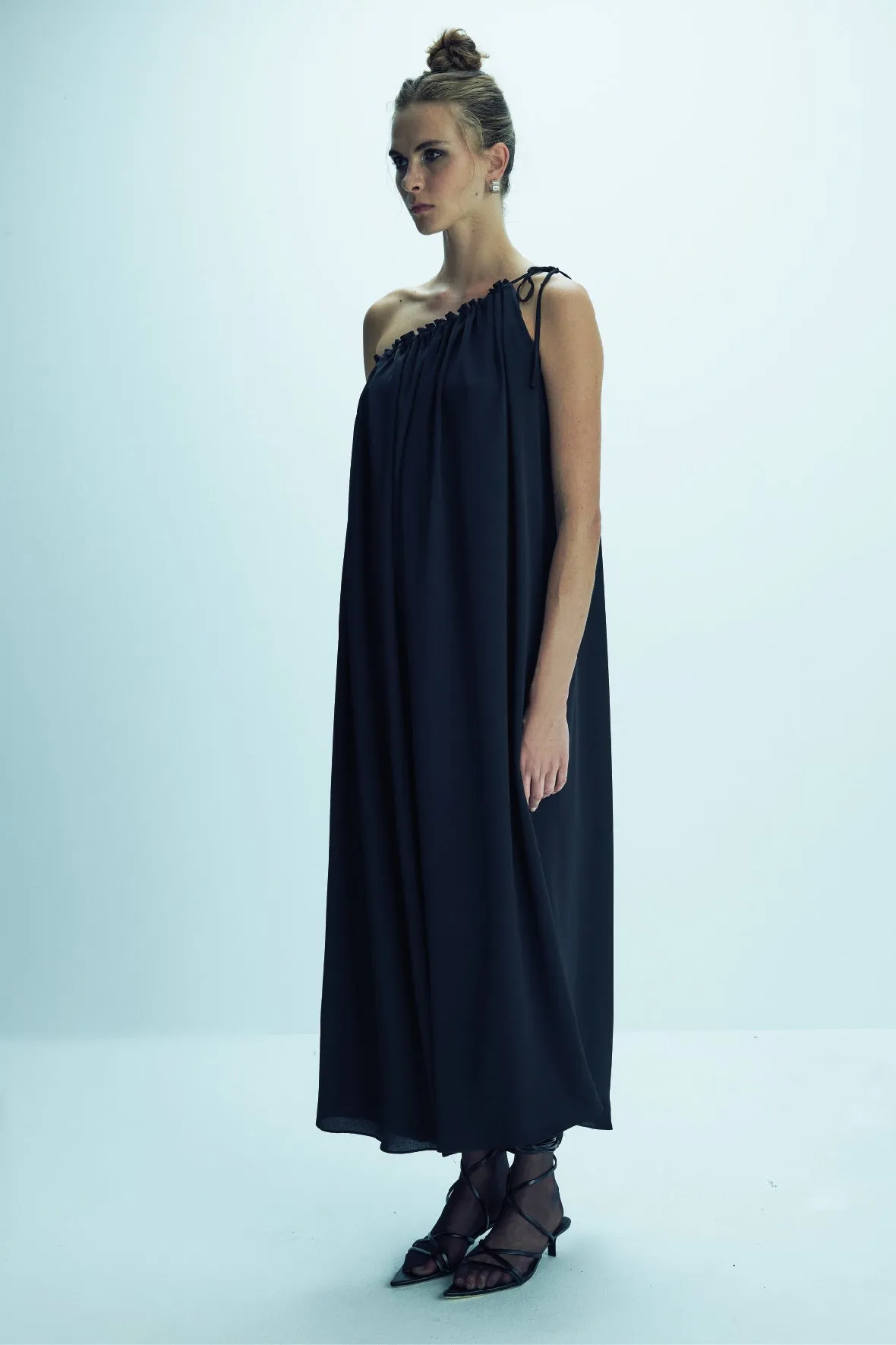 Chrissy One-Shoulder Maxi Dress in Black