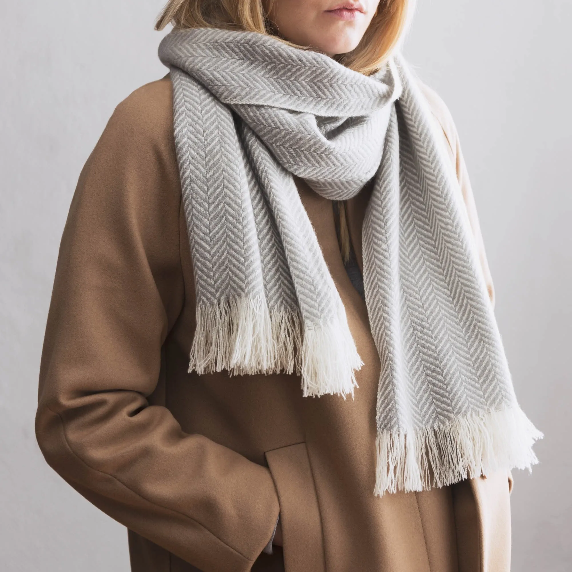 Nerva Scarf [Light grey/Cream]